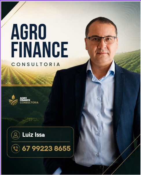 Luiz Issa, consultor da Agrofinance Consultoria, em frente a uma lavoura